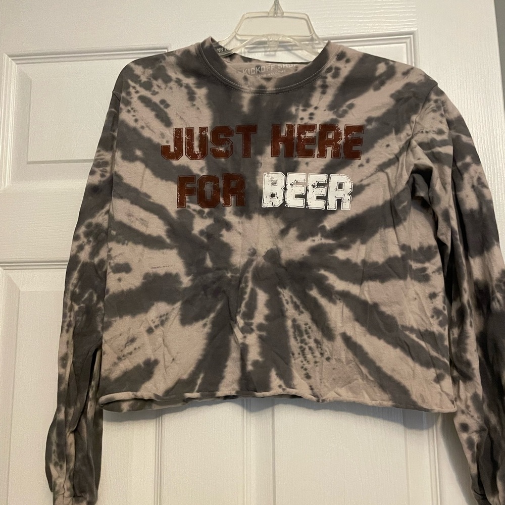 Crop top “Just Here for the Beer” sweater, Medium